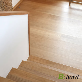 Piso B:Hard Natura Roble instalado en acceso